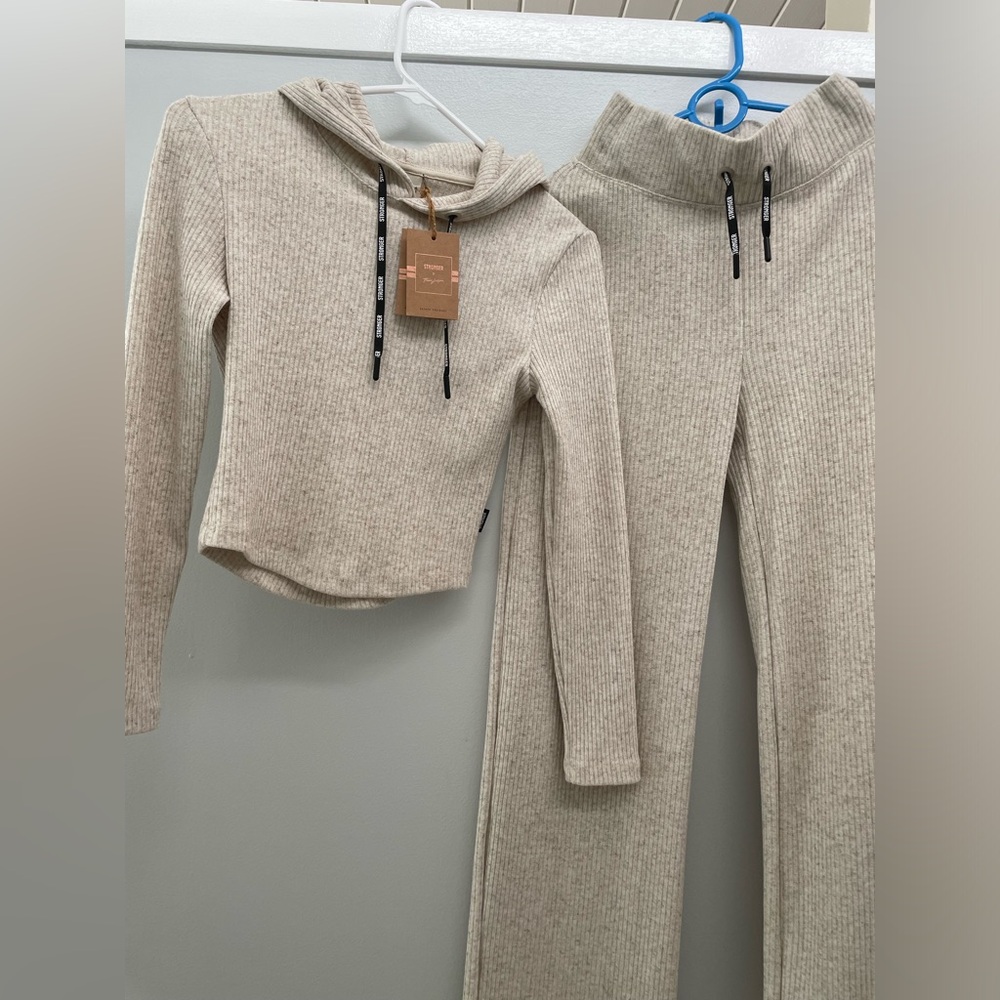 Stronger crop top and straight pants set - Picture 3 of 5